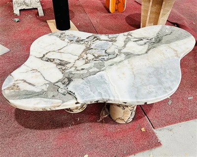 Приставной столик из белого мрамора Elephant